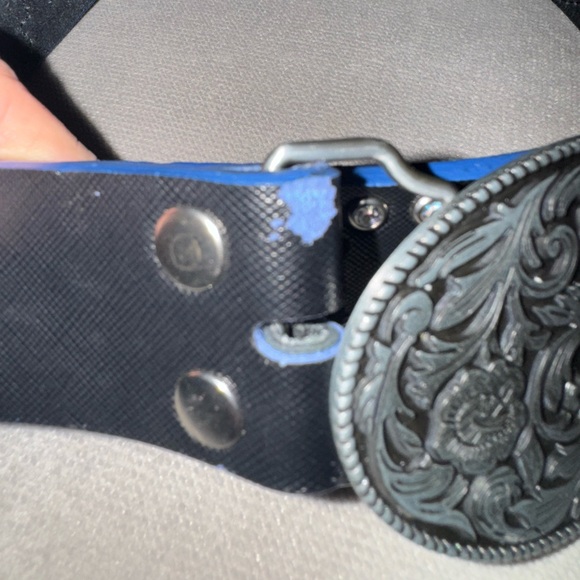 Buckle Rage black leather belt. Women’s size S/M ** please note photo of scuff** - Picture 3 of 10